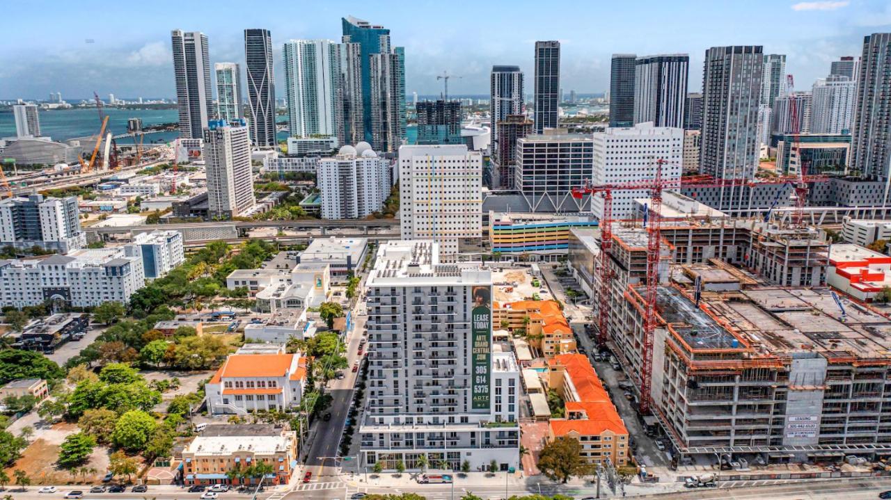 Charming Apt In The Heart Of Downtown With Free Parking Miami Bagian luar foto
