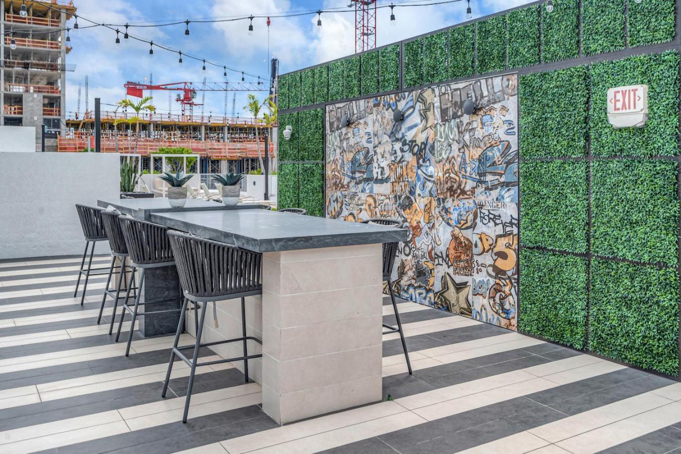 Charming Apt In The Heart Of Downtown With Free Parking Miami Bagian luar foto